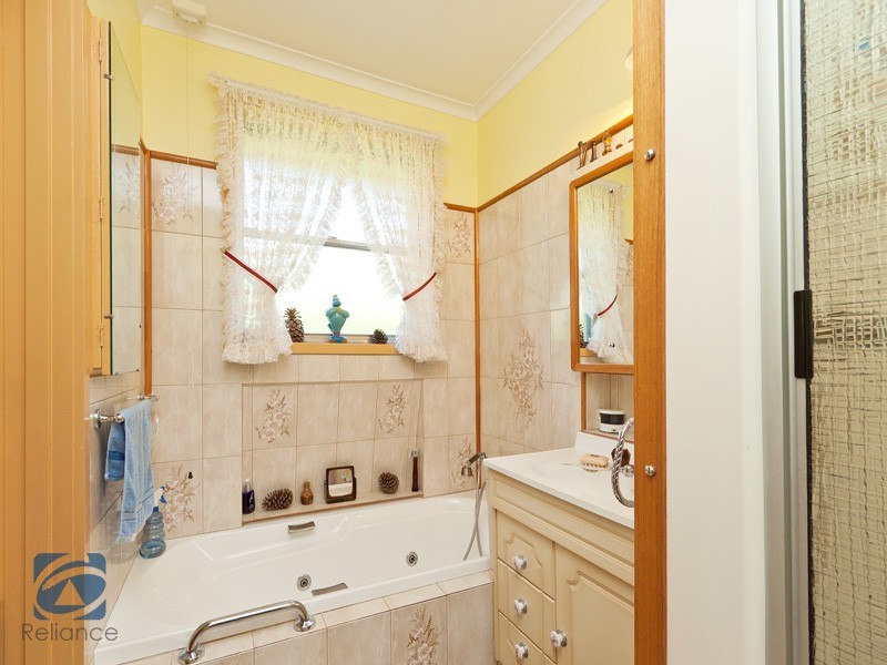 6 Deanswood Road, Hampton Park VIC 3976