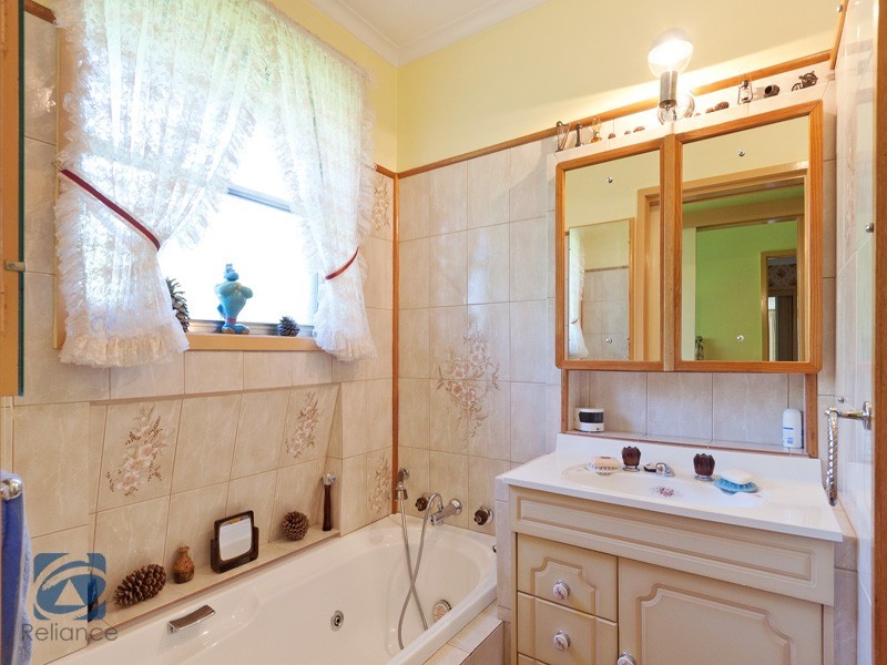 6 Deanswood Road, Hampton Park VIC 3976