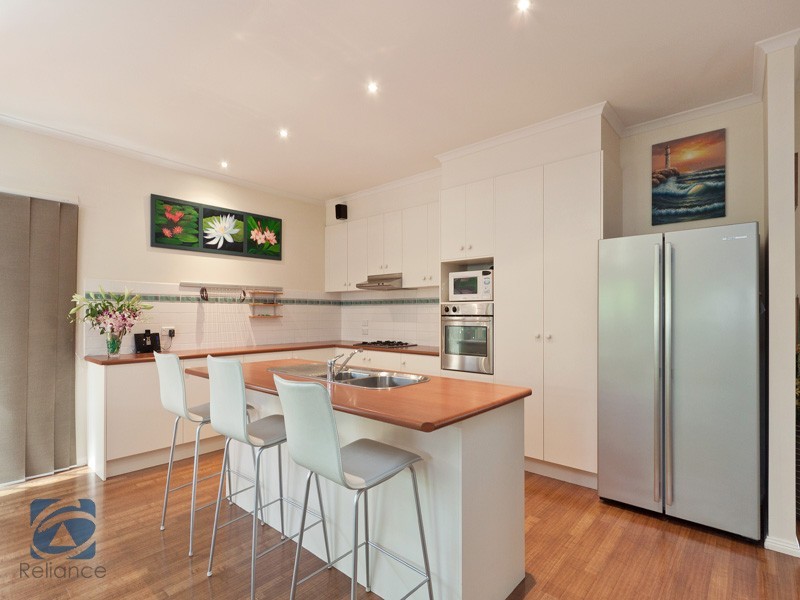 42 Henry Lawson Drive, Lynbrook VIC 3975