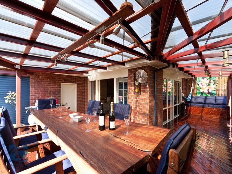 42 Henry Lawson Drive, Lynbrook VIC 3975