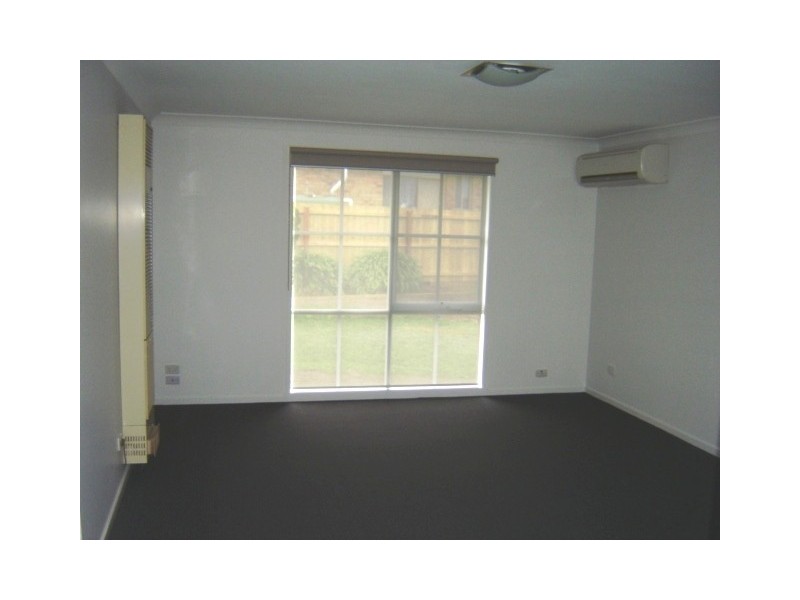 8 Carmen Court, Hampton Park VIC 3976