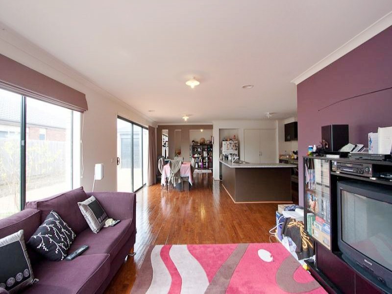 12 Devaney Avenue, Lynbrook VIC 3975