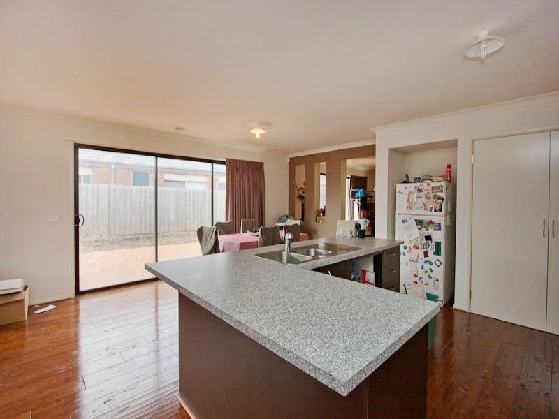 12 Devaney Avenue, Lynbrook VIC 3975