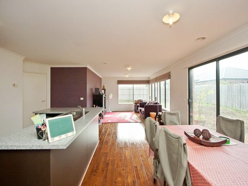 12 Devaney Avenue, Lynbrook VIC 3975
