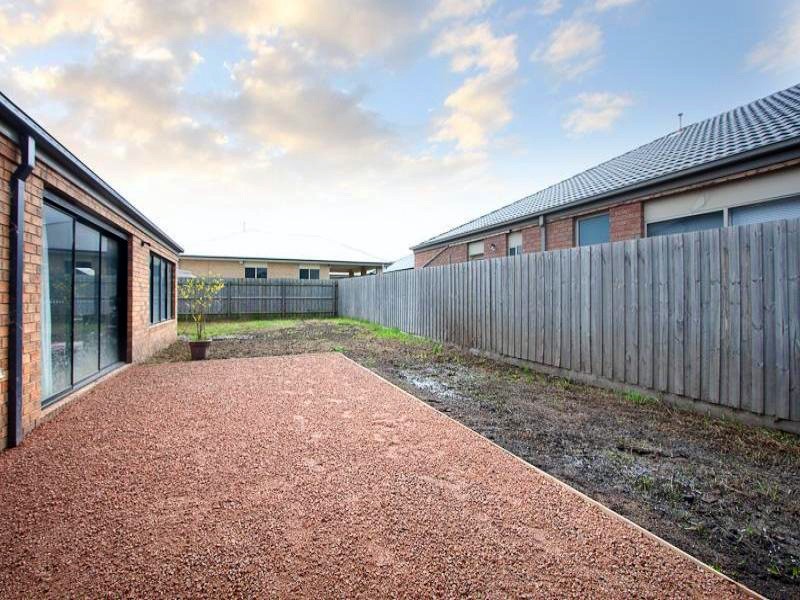 12 Devaney Avenue, Lynbrook VIC 3975