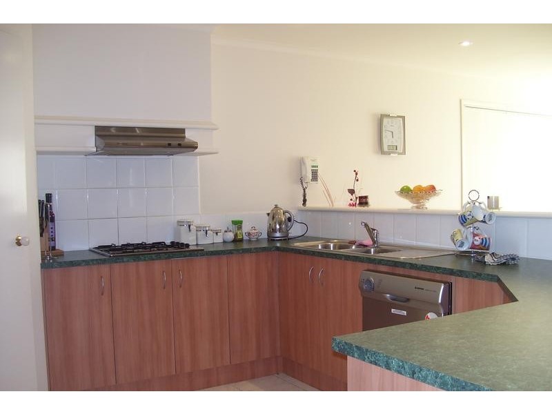7 Houndsforth Street, Cranbourne East VIC 3977