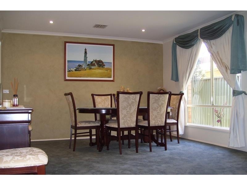 7 Houndsforth Street, Cranbourne East VIC 3977