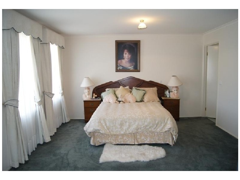7 Houndsforth Street, Cranbourne East VIC 3977