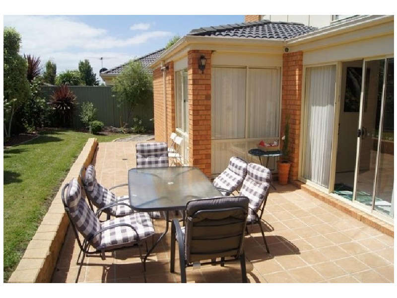 7 Houndsforth Street, Cranbourne East VIC 3977