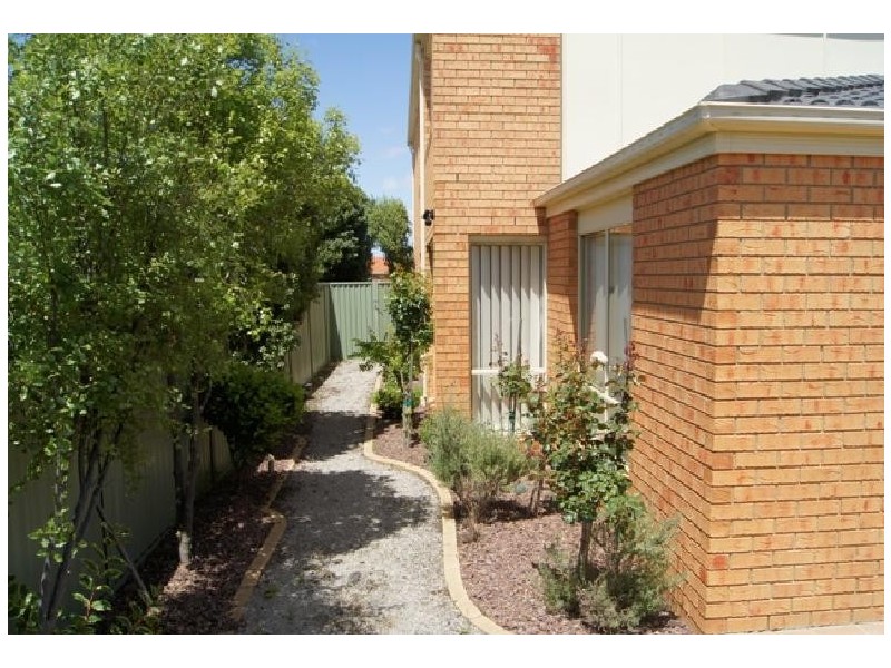7 Houndsforth Street, Cranbourne East VIC 3977