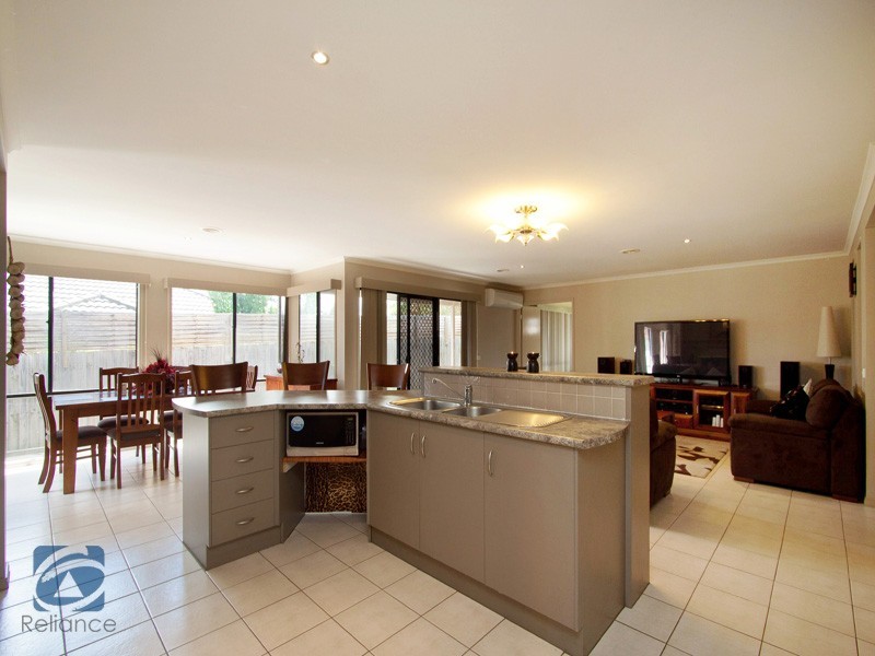 2 Sun Valley Boulevard, Lynbrook VIC 3975