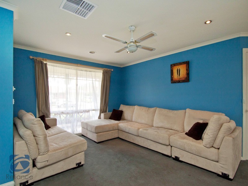 25 Astley Wynd, Lynbrook VIC 3975