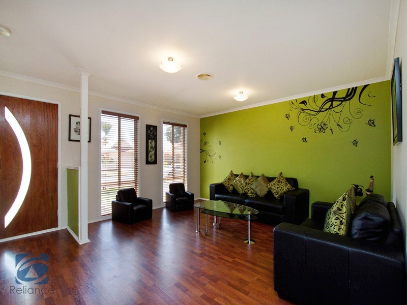 39 Henry Lawson Drive, Lynbrook VIC 3975