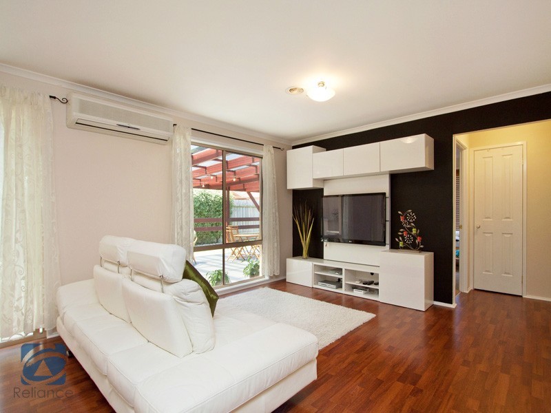 39 Henry Lawson Drive, Lynbrook VIC 3975