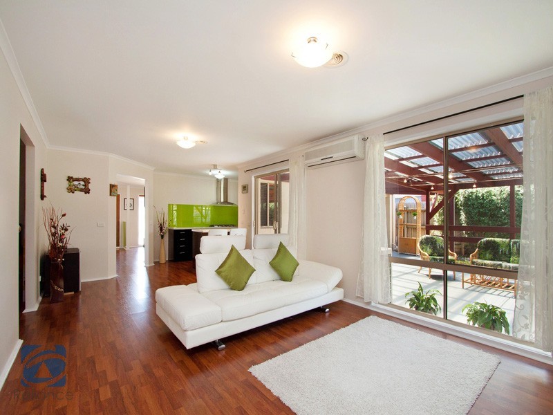 39 Henry Lawson Drive, Lynbrook VIC 3975