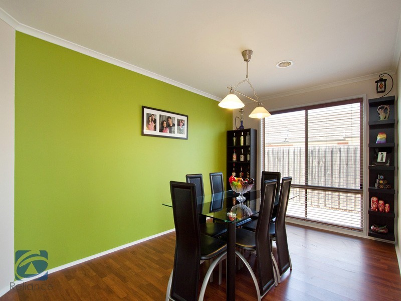 39 Henry Lawson Drive, Lynbrook VIC 3975