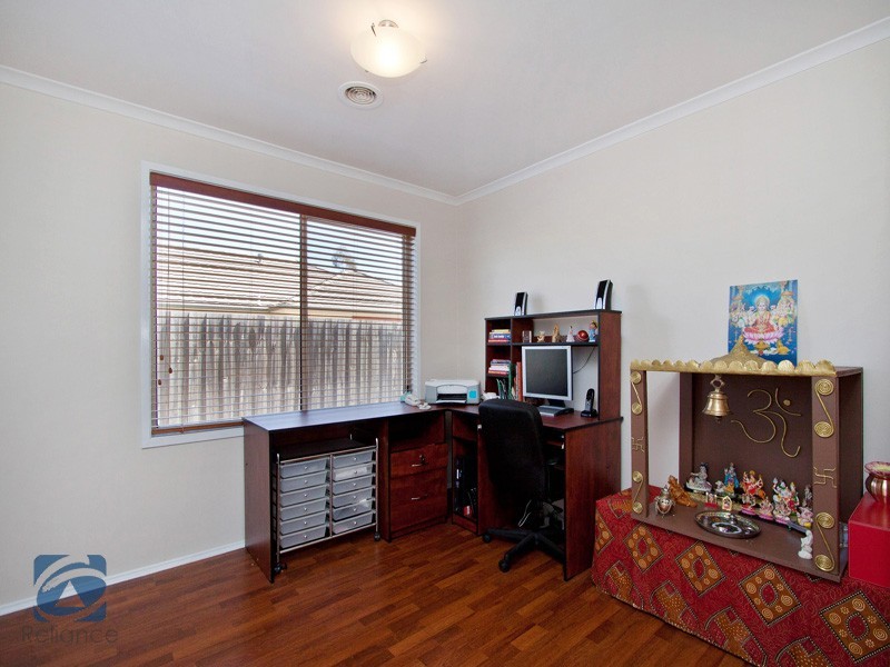 39 Henry Lawson Drive, Lynbrook VIC 3975