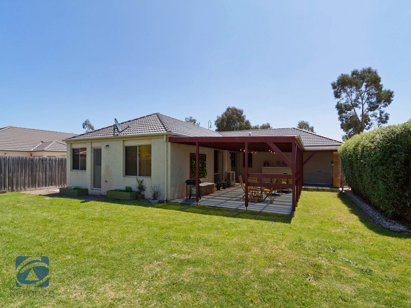 39 Henry Lawson Drive, Lynbrook VIC 3975