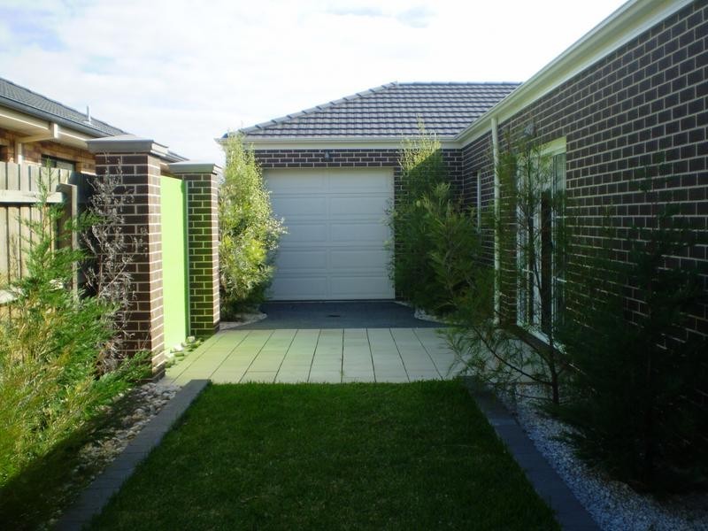 15 Devaney Avenue, Lynbrook VIC 3975