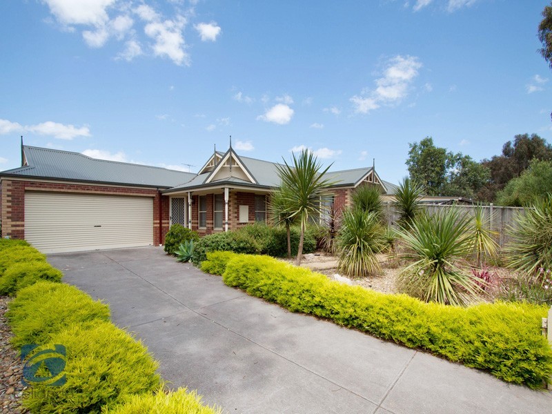 10 Rowcroft Avenue, Lynbrook VIC 3975