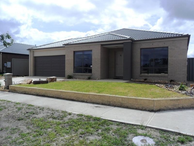 25 Bowyer Avenue, Cranbourne East VIC 3977