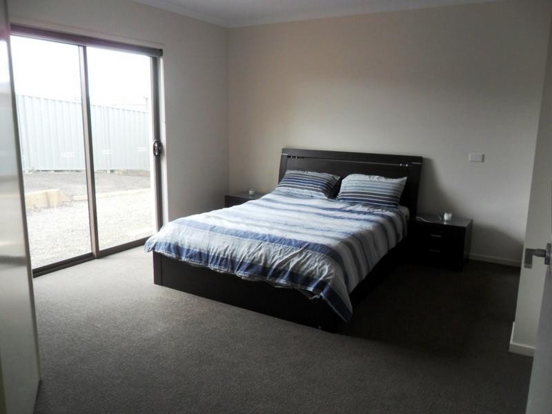 25 Bowyer Avenue, Cranbourne East VIC 3977