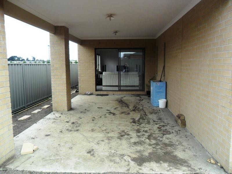 25 Bowyer Avenue, Cranbourne East VIC 3977