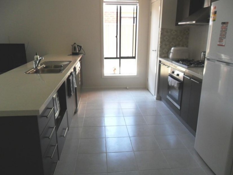 15 Boldrewood Place, Lynbrook VIC 3975