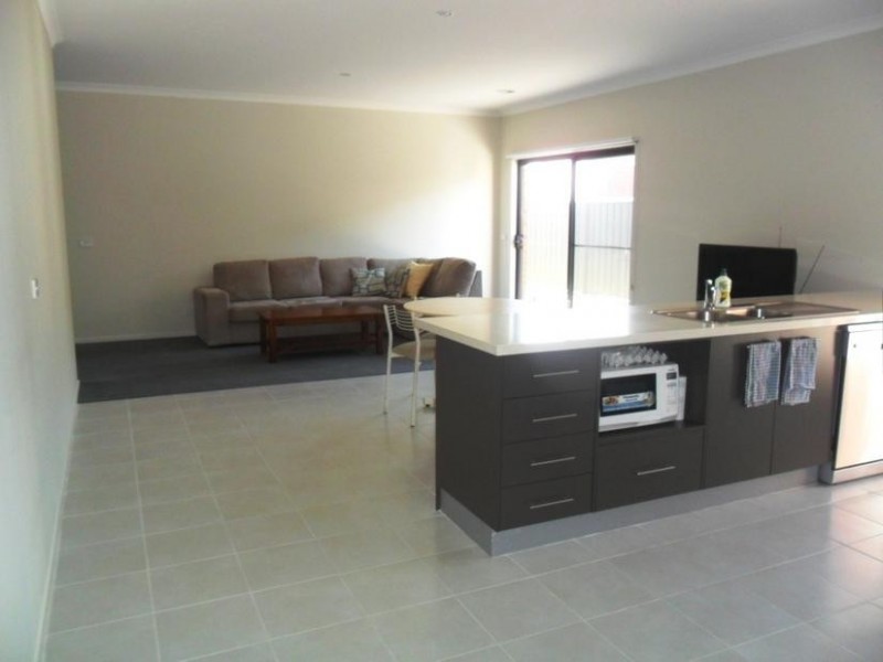 15 Boldrewood Place, Lynbrook VIC 3975