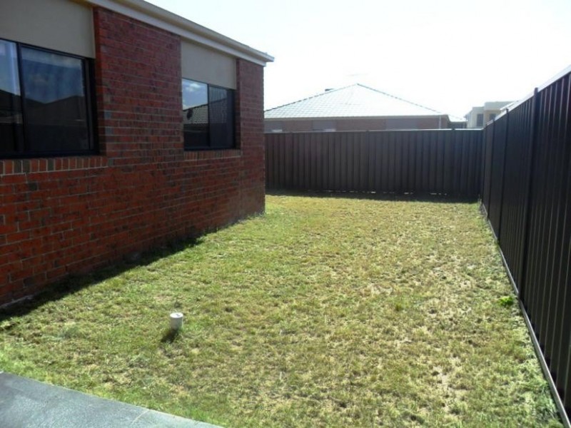 15 Boldrewood Place, Lynbrook VIC 3975