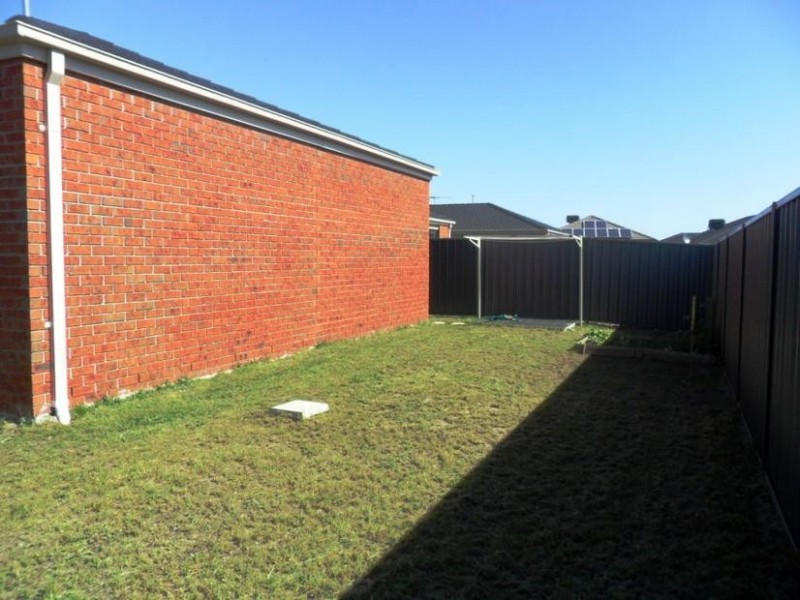 15 Boldrewood Place, Lynbrook VIC 3975