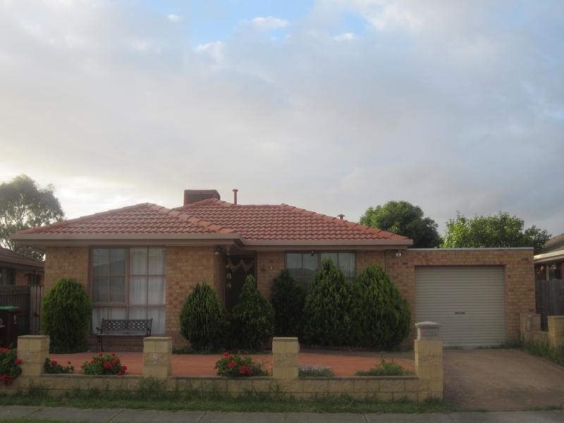 1 Newberry Retreat, Hampton Park VIC 3976