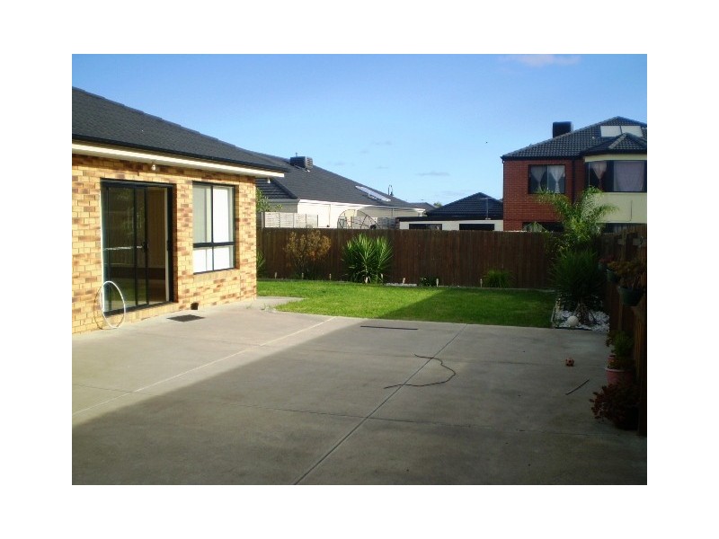 13 Devaney Avenue, Lynbrook VIC 3975