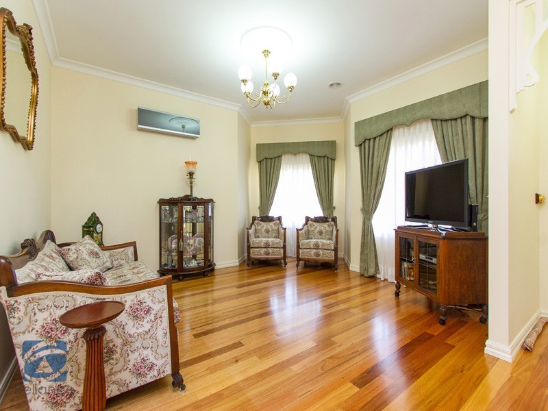 108 Hutchinson Drive, Lynbrook VIC 3975