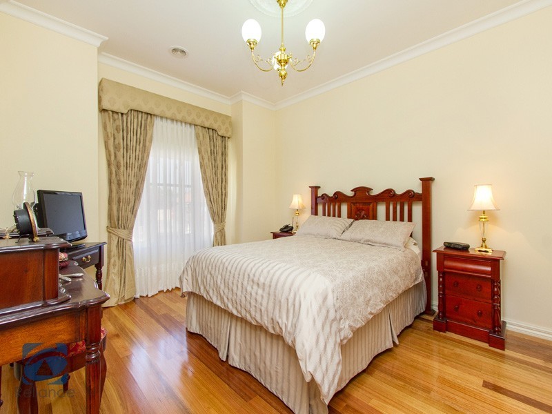 108 Hutchinson Drive, Lynbrook VIC 3975