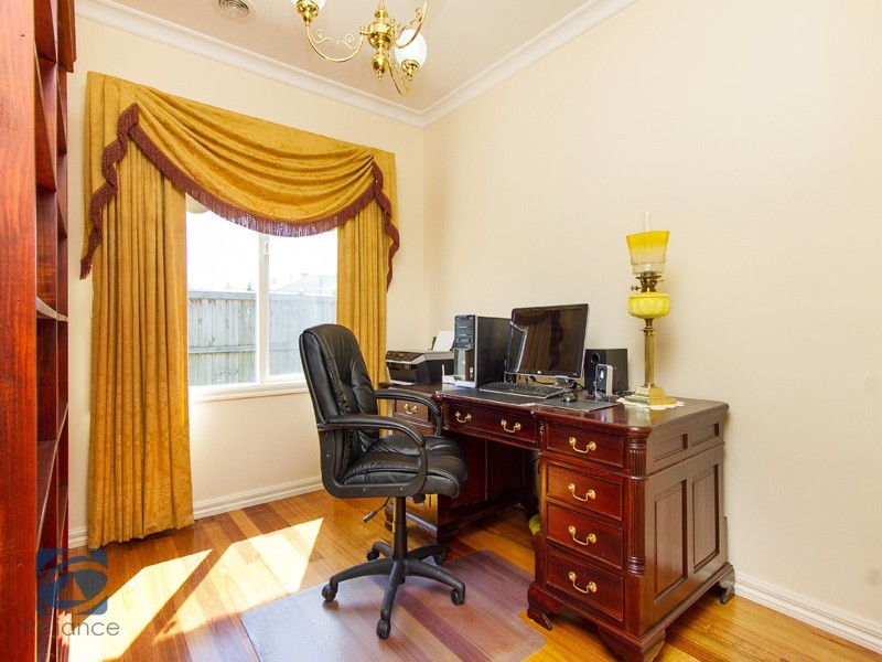 108 Hutchinson Drive, Lynbrook VIC 3975