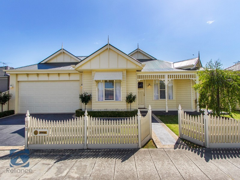 108 Hutchinson Drive, Lynbrook VIC 3975