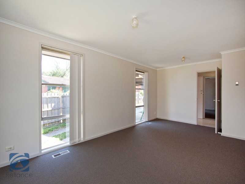 6 Village Drive, Hampton Park VIC 3976