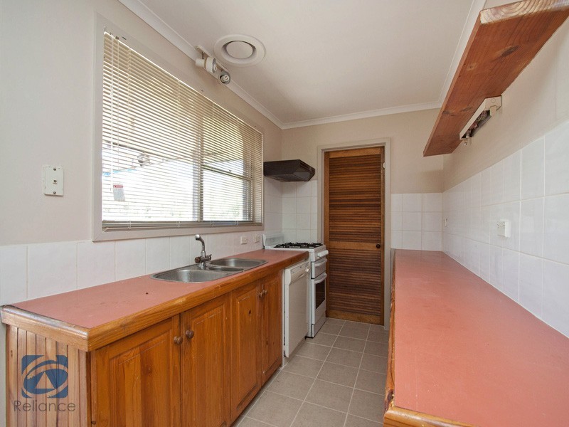 6 Village Drive, Hampton Park VIC 3976