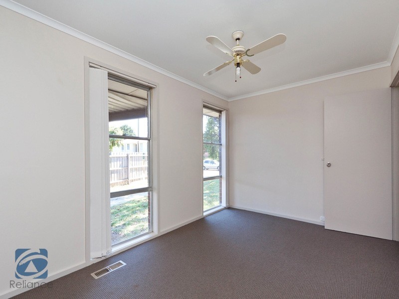 6 Village Drive, Hampton Park VIC 3976