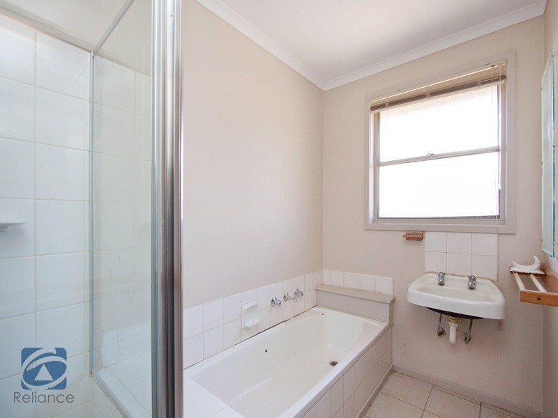 6 Village Drive, Hampton Park VIC 3976