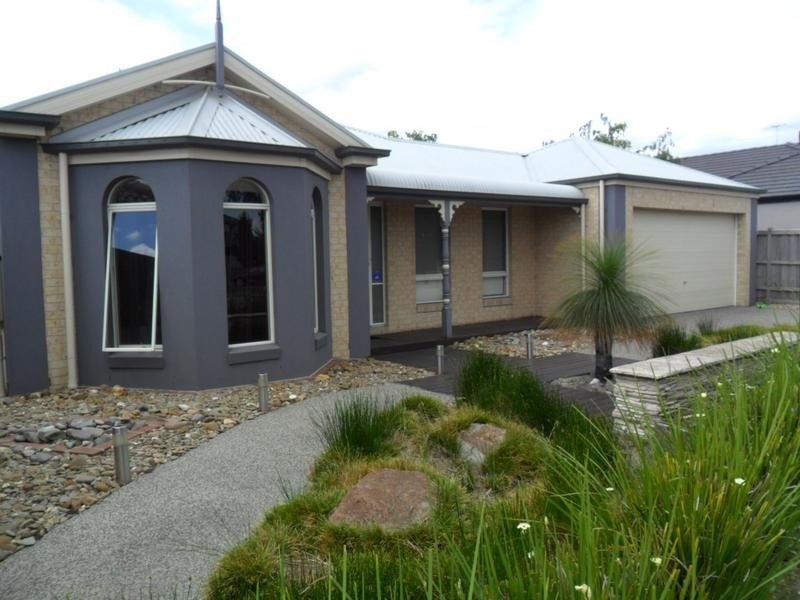 8 Moreton Bay Boulevard, Lyndhurst VIC 3975