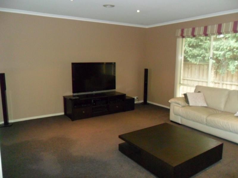 8 Moreton Bay Boulevard, Lyndhurst VIC 3975