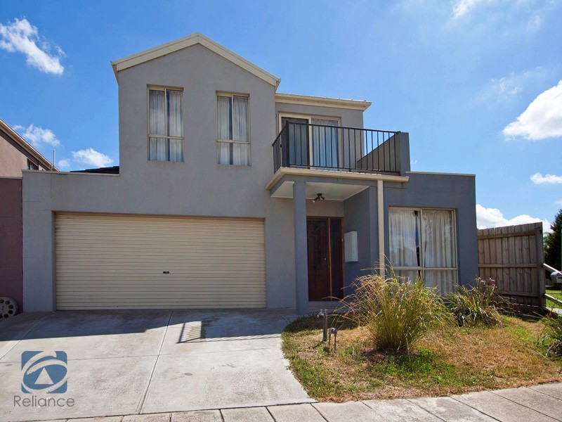 2 Ratcliffe Way, Lynbrook VIC 3975