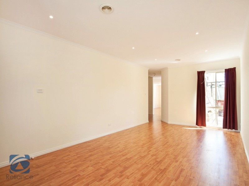 2 Ratcliffe Way, Lynbrook VIC 3975