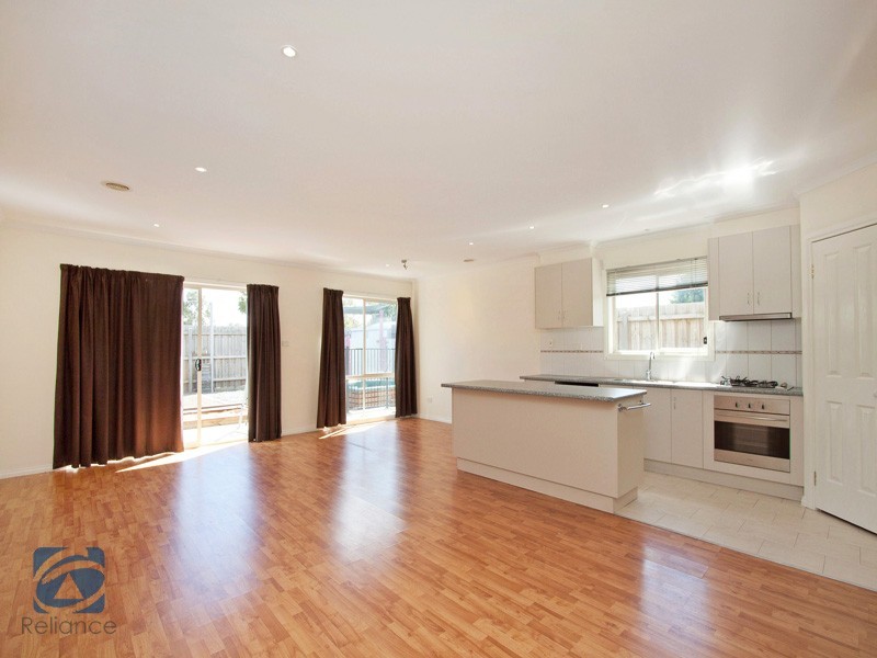 2 Ratcliffe Way, Lynbrook VIC 3975