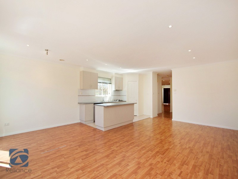 2 Ratcliffe Way, Lynbrook VIC 3975