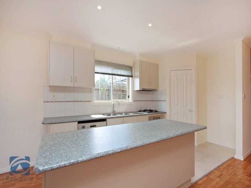 2 Ratcliffe Way, Lynbrook VIC 3975