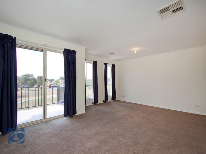 2 Ratcliffe Way, Lynbrook VIC 3975