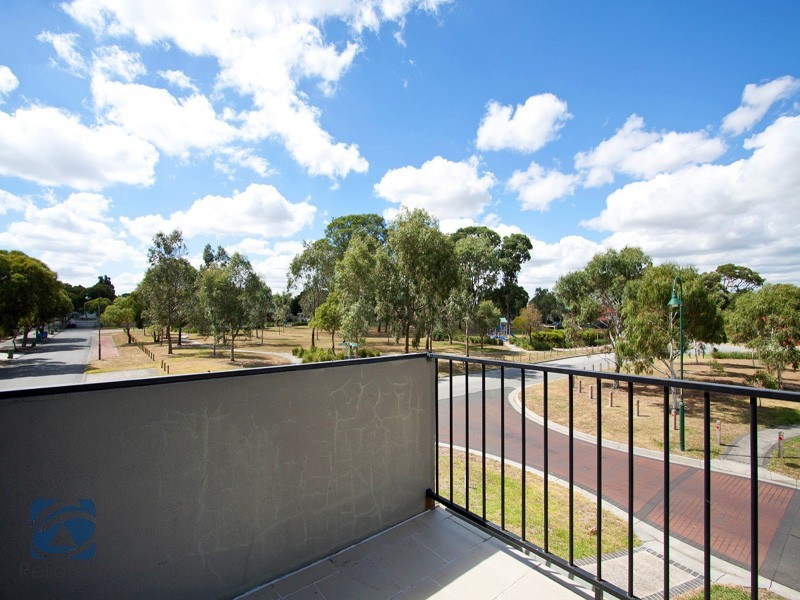 2 Ratcliffe Way, Lynbrook VIC 3975